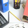 Как выбрать страну для инвестиций в недвижимость: калькулятор и документы на столе