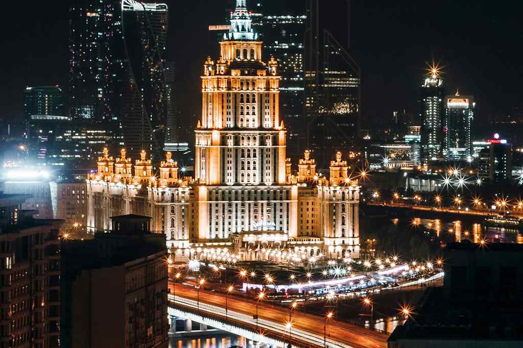 Вечерняя улица в центре Москвы: где снять квартиру