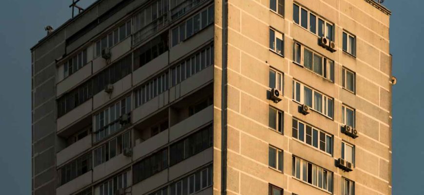 Законы о недвижимости 2026 — жилой дом в Москве
