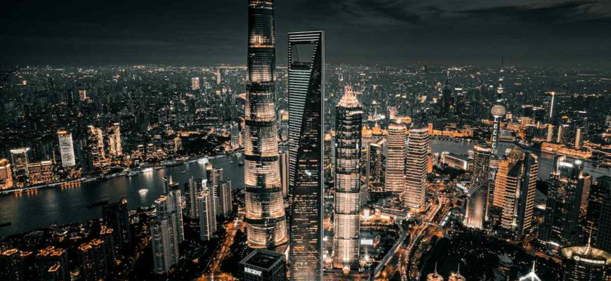 Крупнейшие застройщики Китая в 2026 году: ночной Шанхай с высоты
