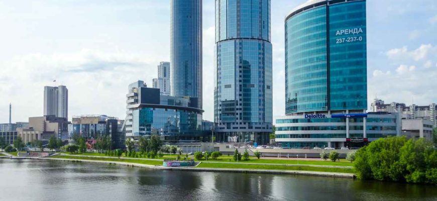 Недвижимость в регионах России: новые высотки на набережной Екатеринбурга