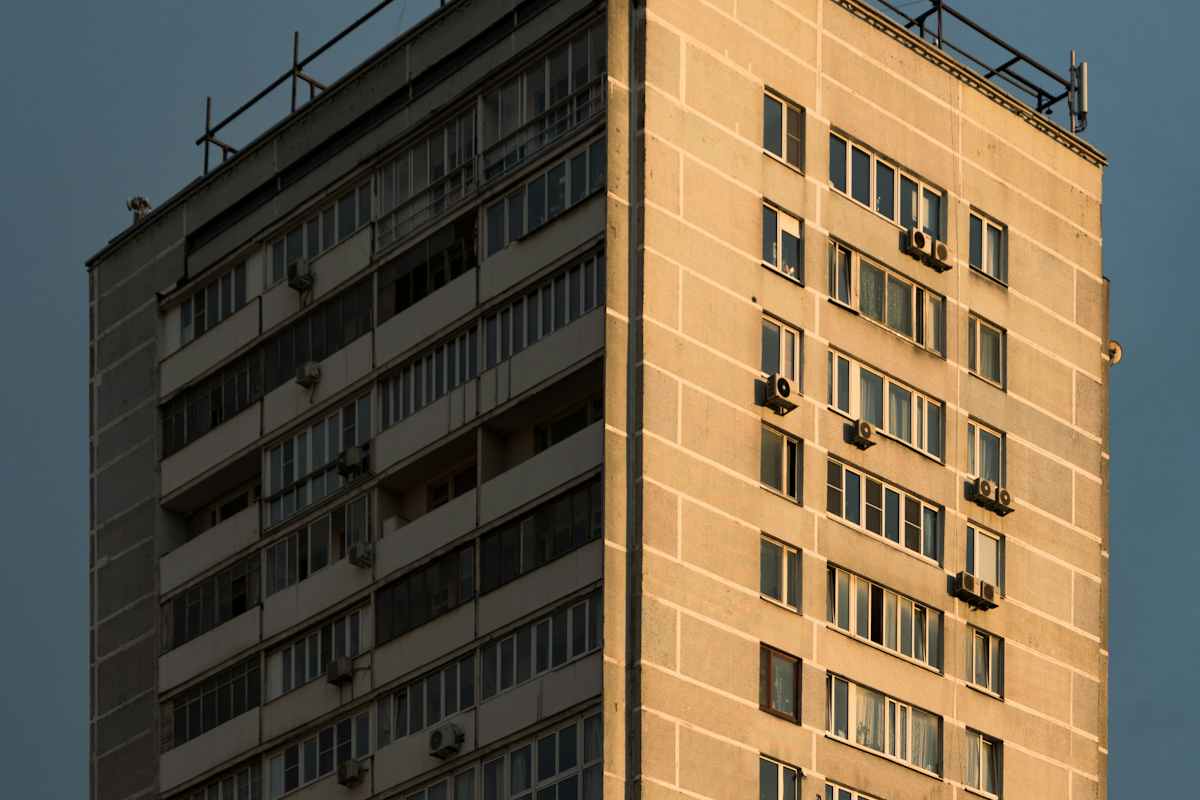 Кредит под залог квартиры: жилой дом в Москве