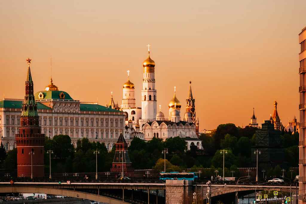 Москва-река и жилые дома — цены на вторичное жильё в 2026 году