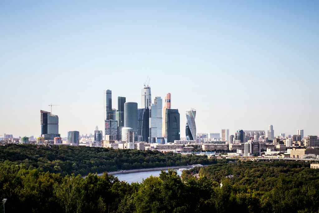 Жилые кварталы Москвы у реки — кадастровая стоимость и налог на квартиру